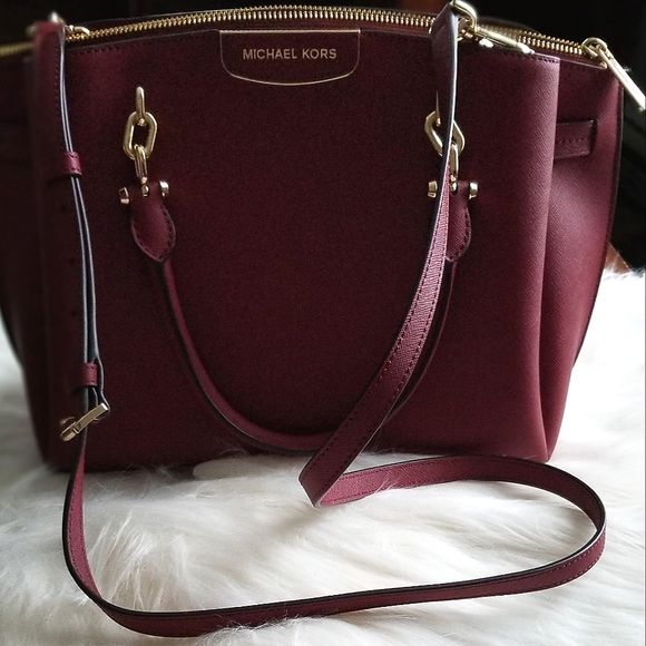 Michael Kors Handbags - MICHAEL KORS SATCHEL***like new**